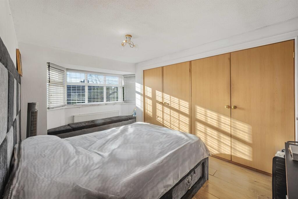 5 bedroom detached house for sale in Warburton Close, Hale Barns, Altrincham, WA15